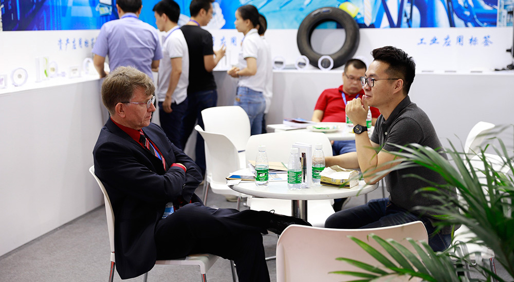 2018���ʮ������������������ļ�չ����ٰ�